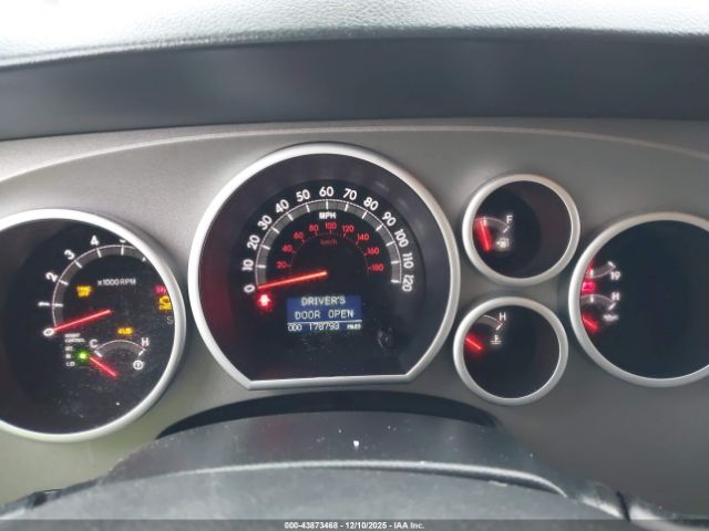 Toyota Sequoia Platinum 5.7l V8 Image 3