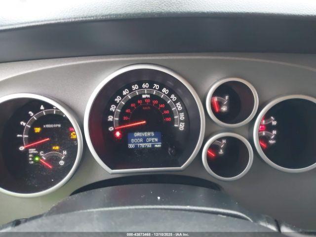 Toyota Sequoia Platinum 5.7l V8 Image 3