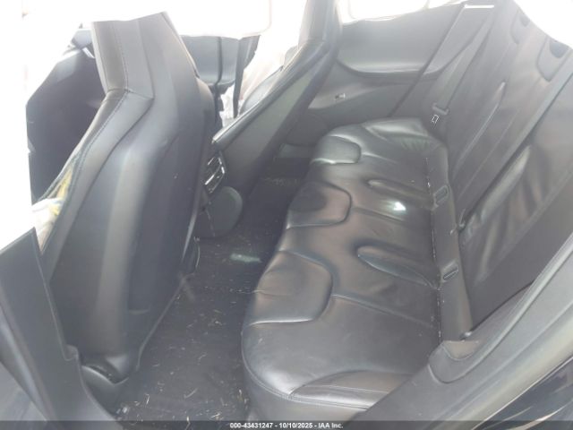 Tesla Model S Signature Image 4