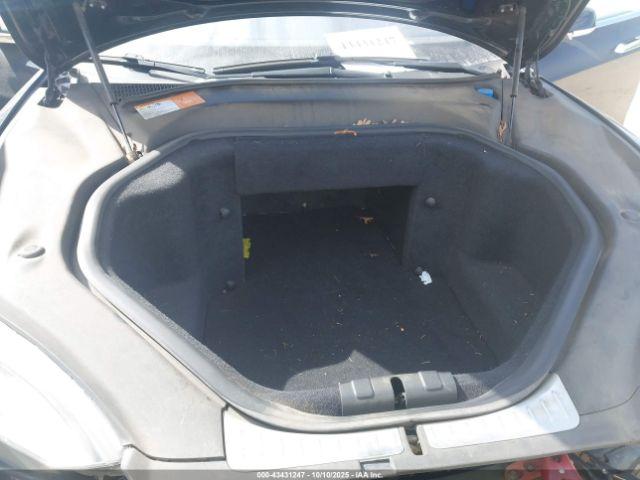 Tesla Model S Signature Image 11