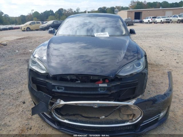 Tesla Model S Signature Image 13