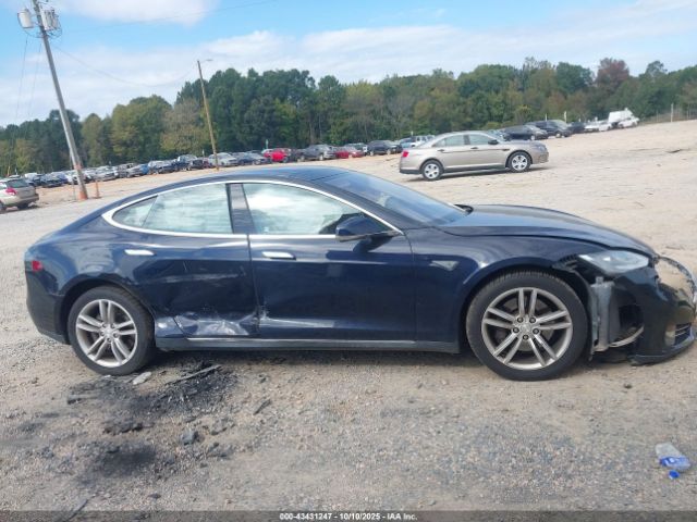 Tesla Model S Signature Image 12