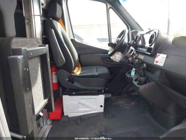 Mercedes-Benz Sprinter 2500 High Roof 4-cyl Diesel Image 14