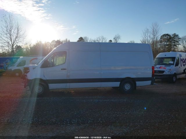 Mercedes-Benz Sprinter 2500 High Roof 4-cyl Diesel Image 2