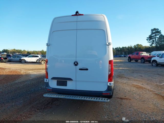 Mercedes-Benz Sprinter 2500 High Roof 4-cyl Diesel Image 13
